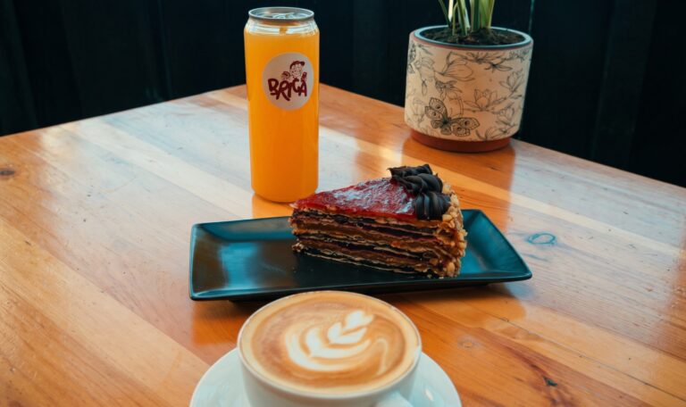 Brica revoluciona la escena gastronómica de Coquimbo uniendo café de especialidad, brioche y plantas