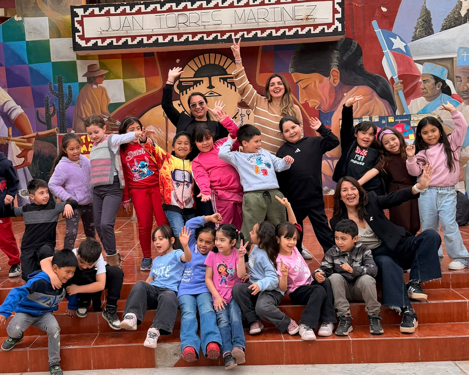 Cerca de 200 estudiantes de Paihuano y Vicuña practicaron inglés con juegos, canciones y cuentos