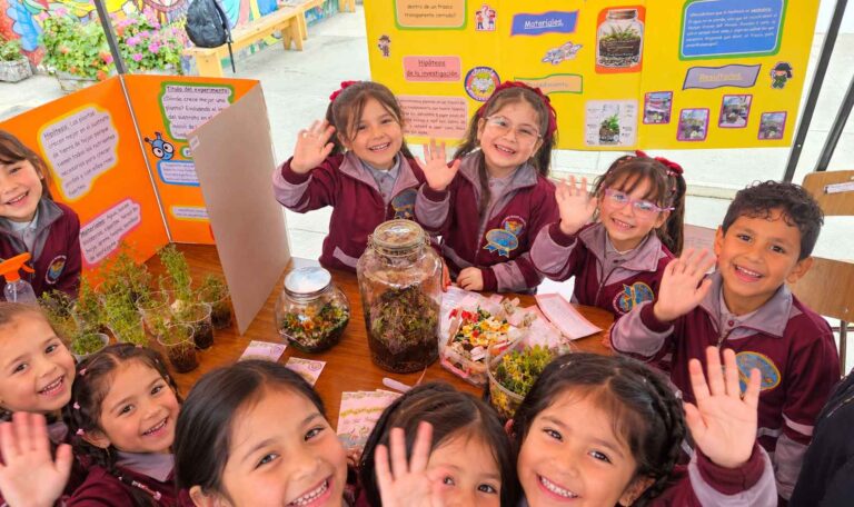 En 2° Feria Científica de Colegio Caleta San Pedro exponen sobre ciencia y cuidado del medio ambiente